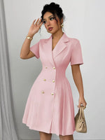 Robe Blazer Croisée à Jupe Plissée — Boutons Dorés