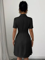 Robe Blazer Croisée à Jupe Plissée — Boutons Dorés