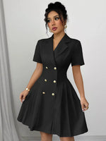 Robe Blazer Croisée à Jupe Plissée — Boutons Dorés