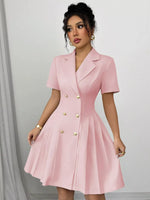 Robe Blazer Croisée à Jupe Plissée — Boutons Dorés