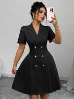 Robe Blazer Croisée à Jupe Plissée — Boutons Dorés