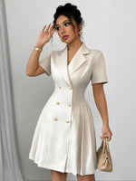 Robe Blazer Croisée à Jupe Plissée — Boutons Dorés